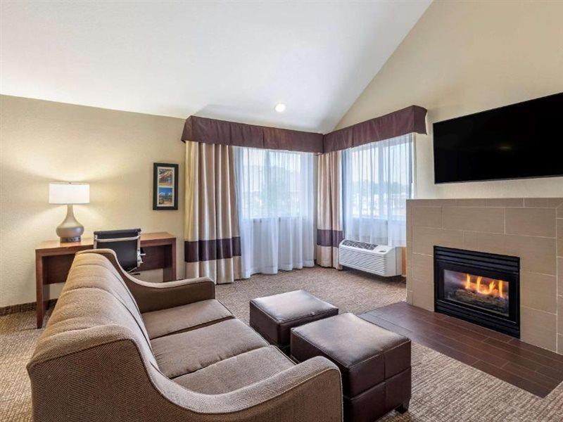 Comfort Inn & Suites Грийли Екстериор снимка