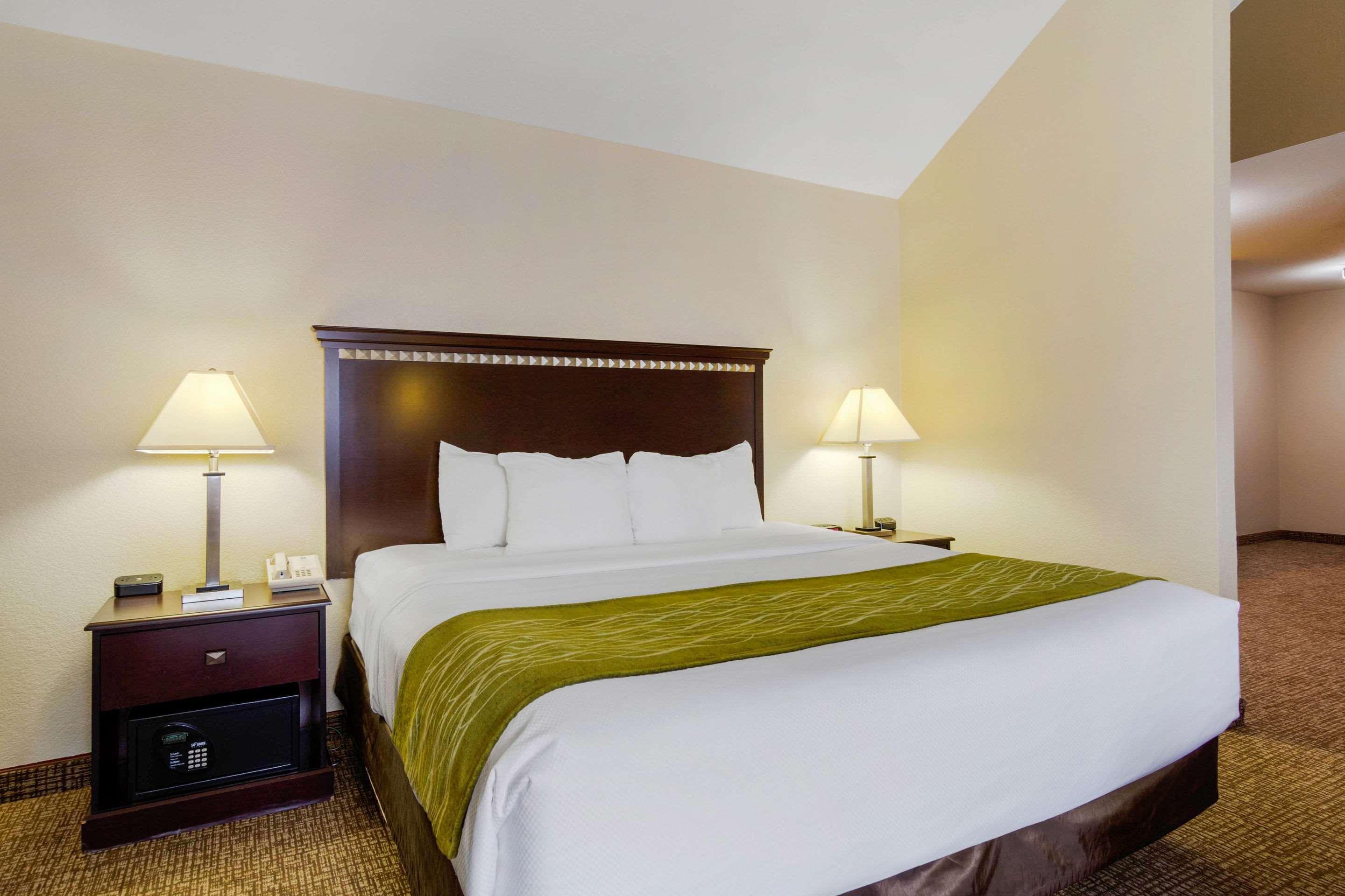 Comfort Inn & Suites Грийли Екстериор снимка