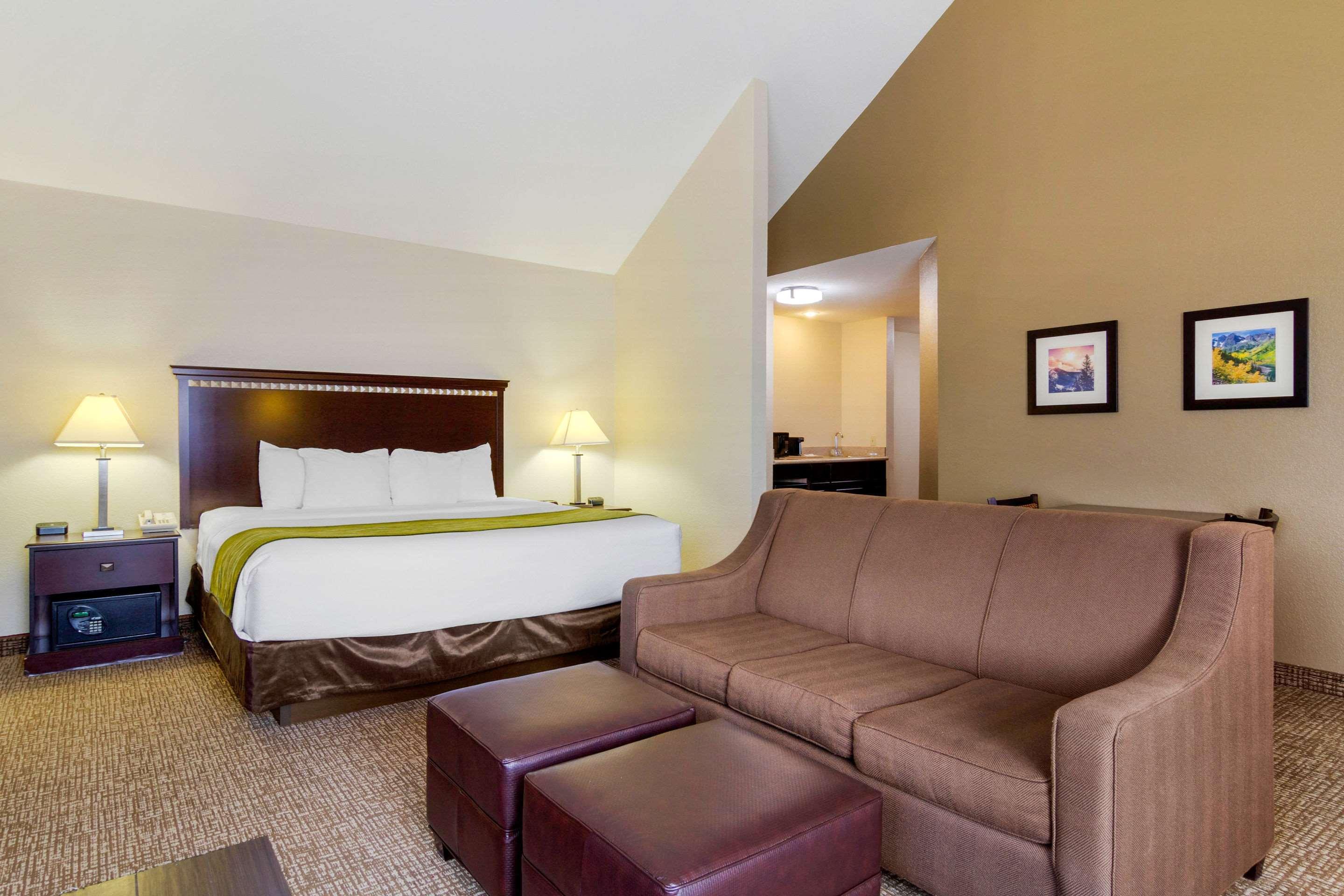 Comfort Inn & Suites Грийли Екстериор снимка
