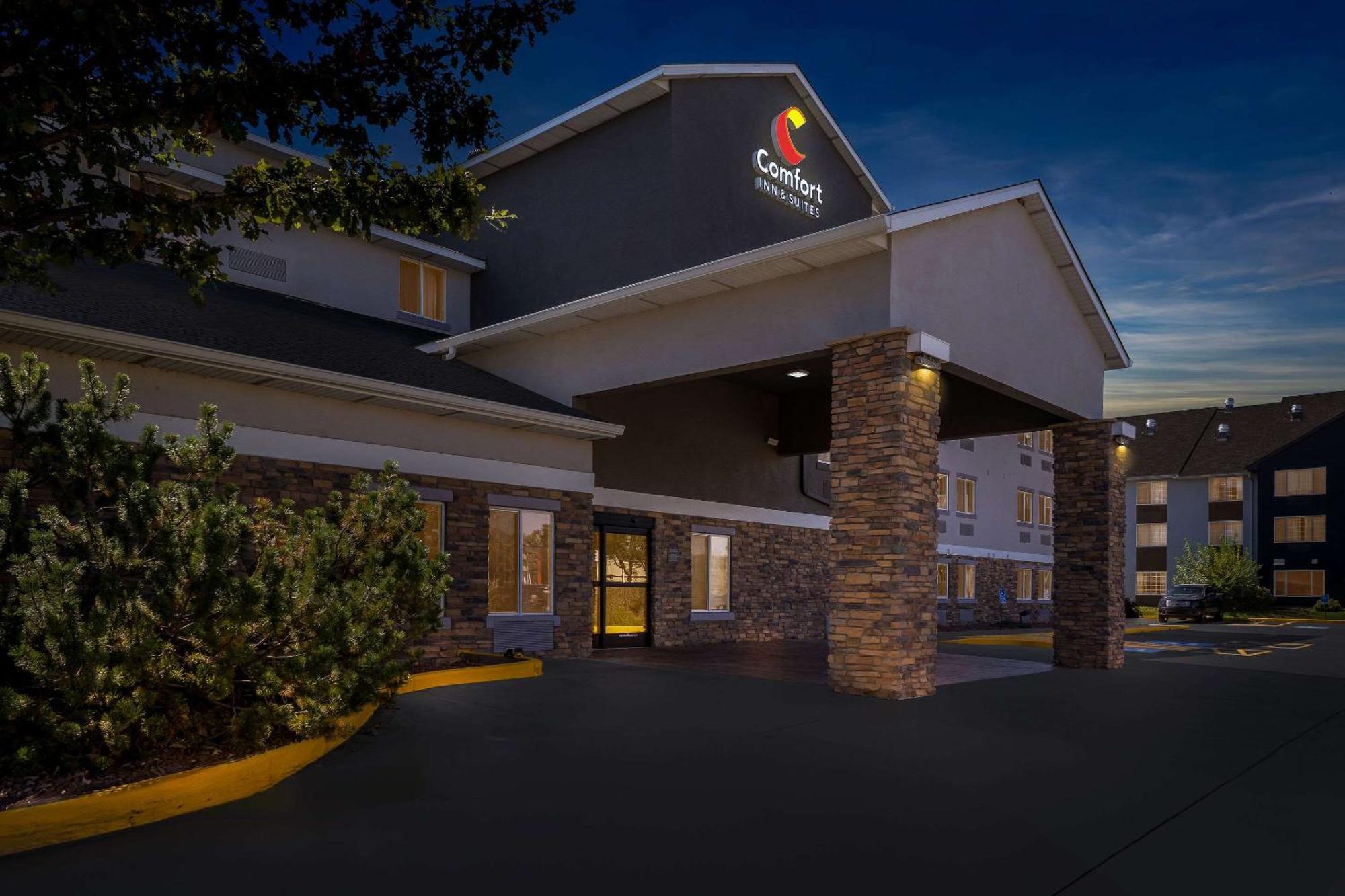 Comfort Inn & Suites Грийли Екстериор снимка