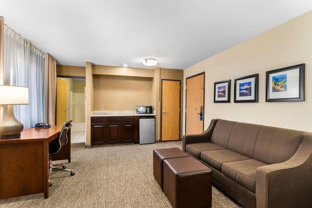 Comfort Inn & Suites Грийли Стая снимка