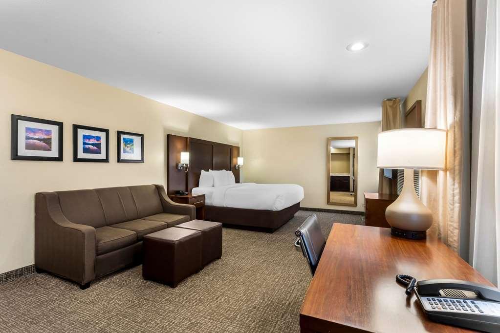 Comfort Inn & Suites Грийли Стая снимка