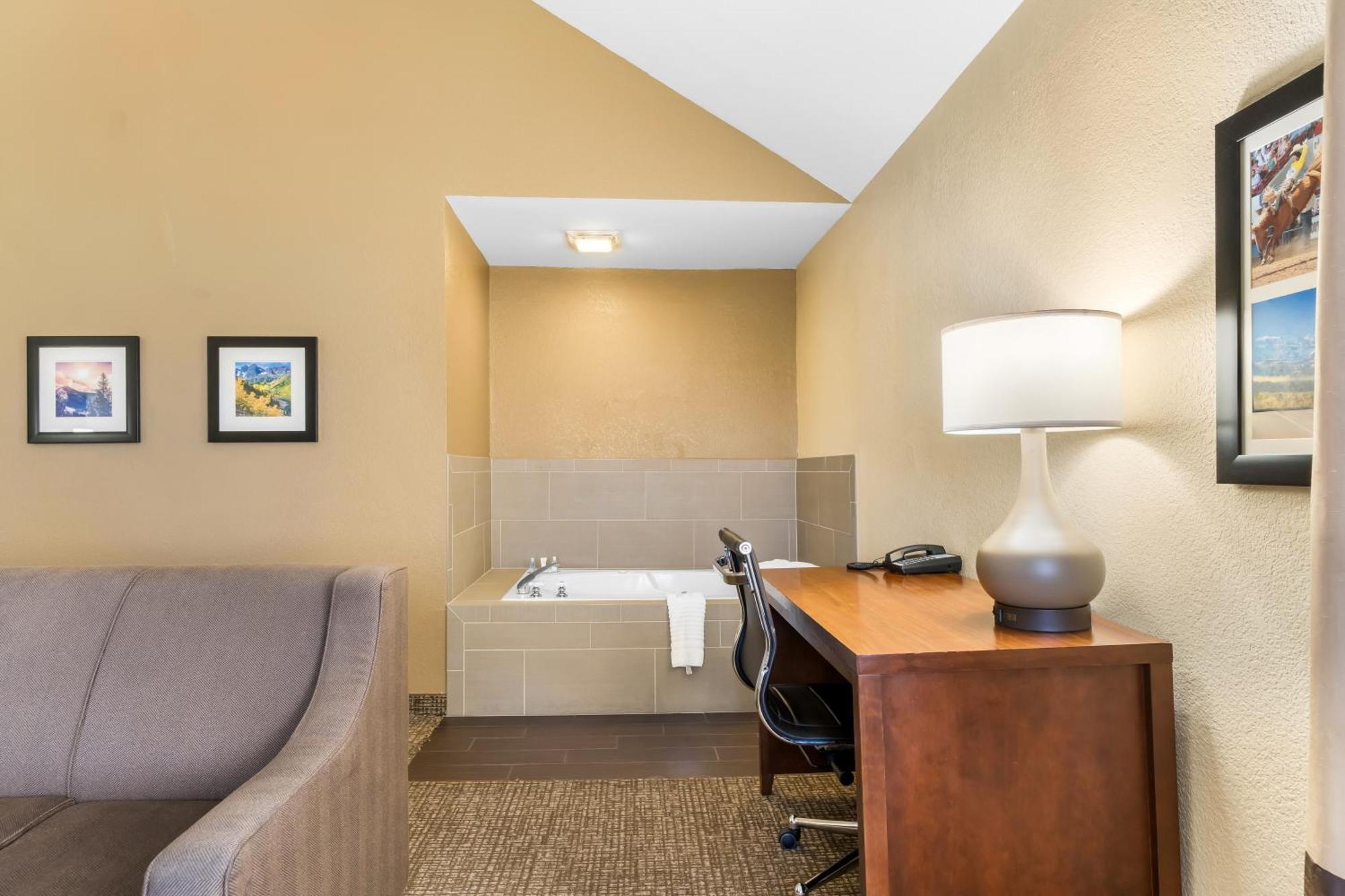 Comfort Inn & Suites Грийли Екстериор снимка