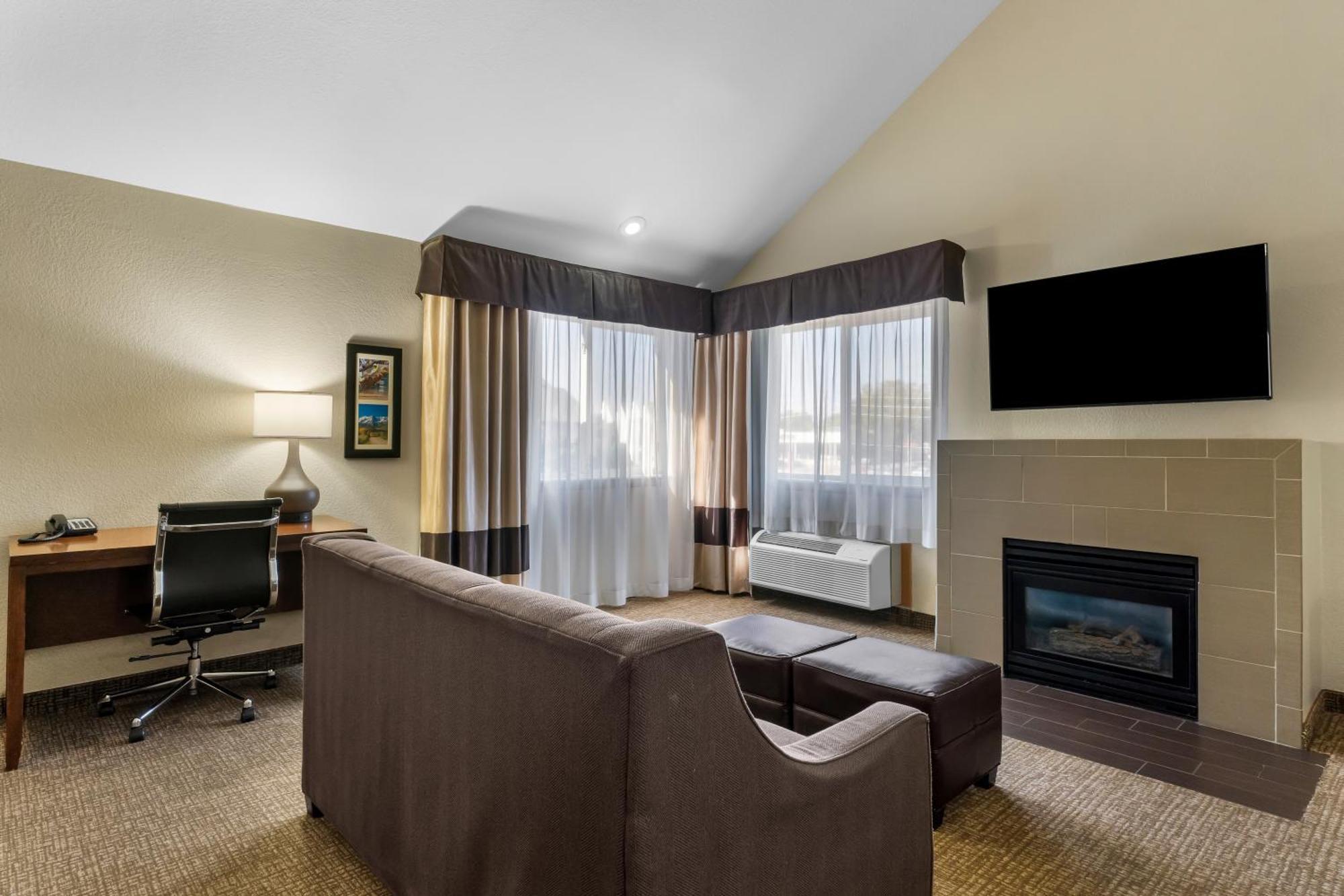 Comfort Inn & Suites Грийли Екстериор снимка