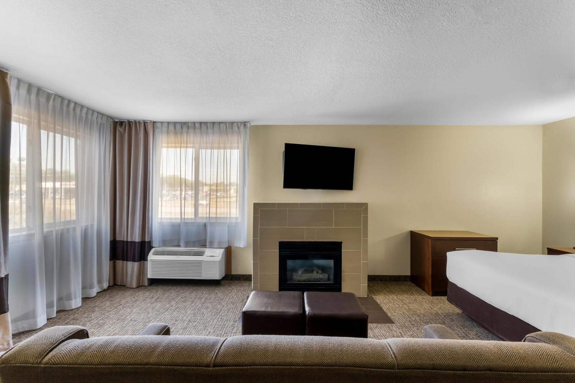 Comfort Inn & Suites Грийли Екстериор снимка