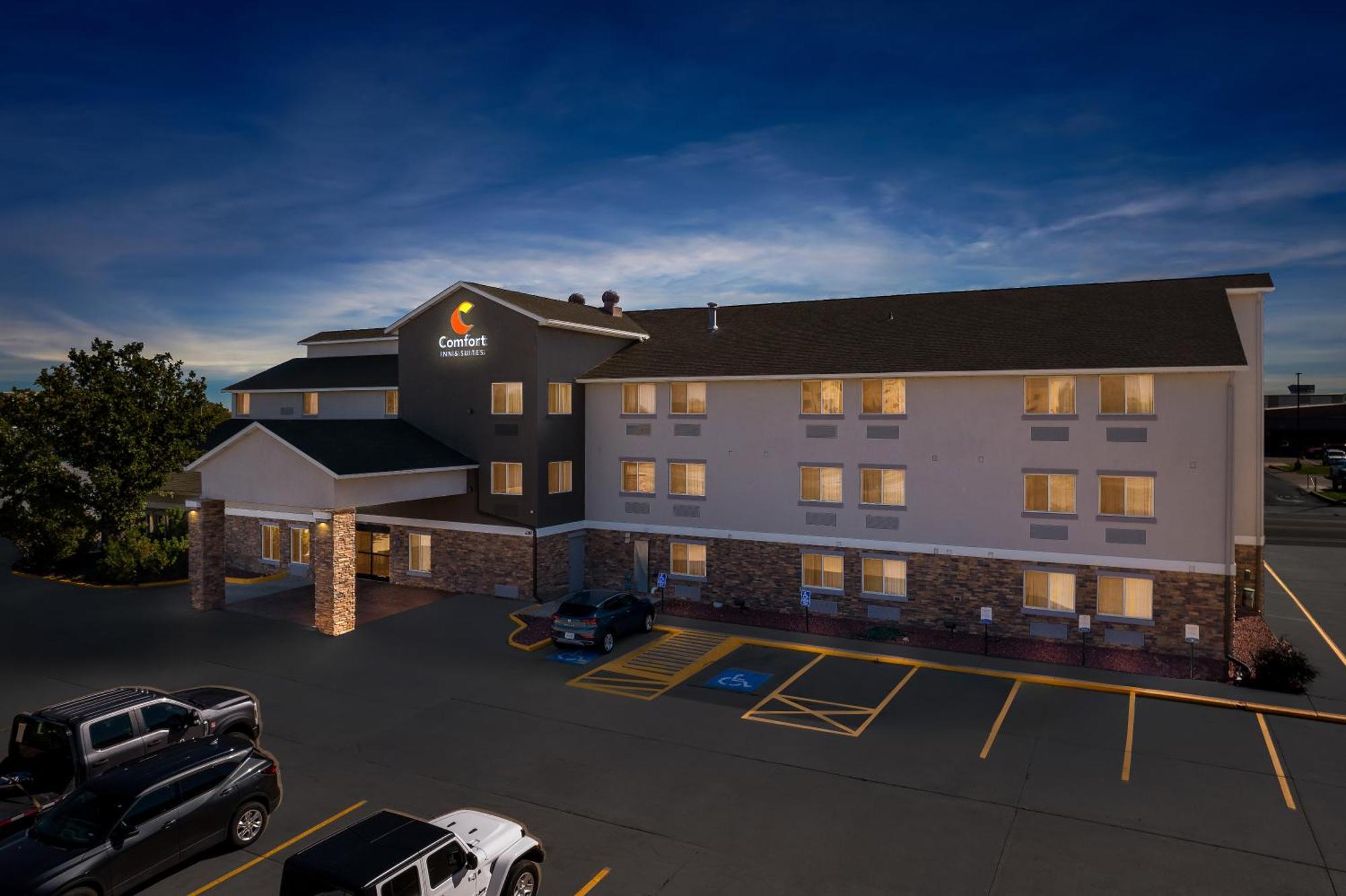 Comfort Inn & Suites Грийли Екстериор снимка