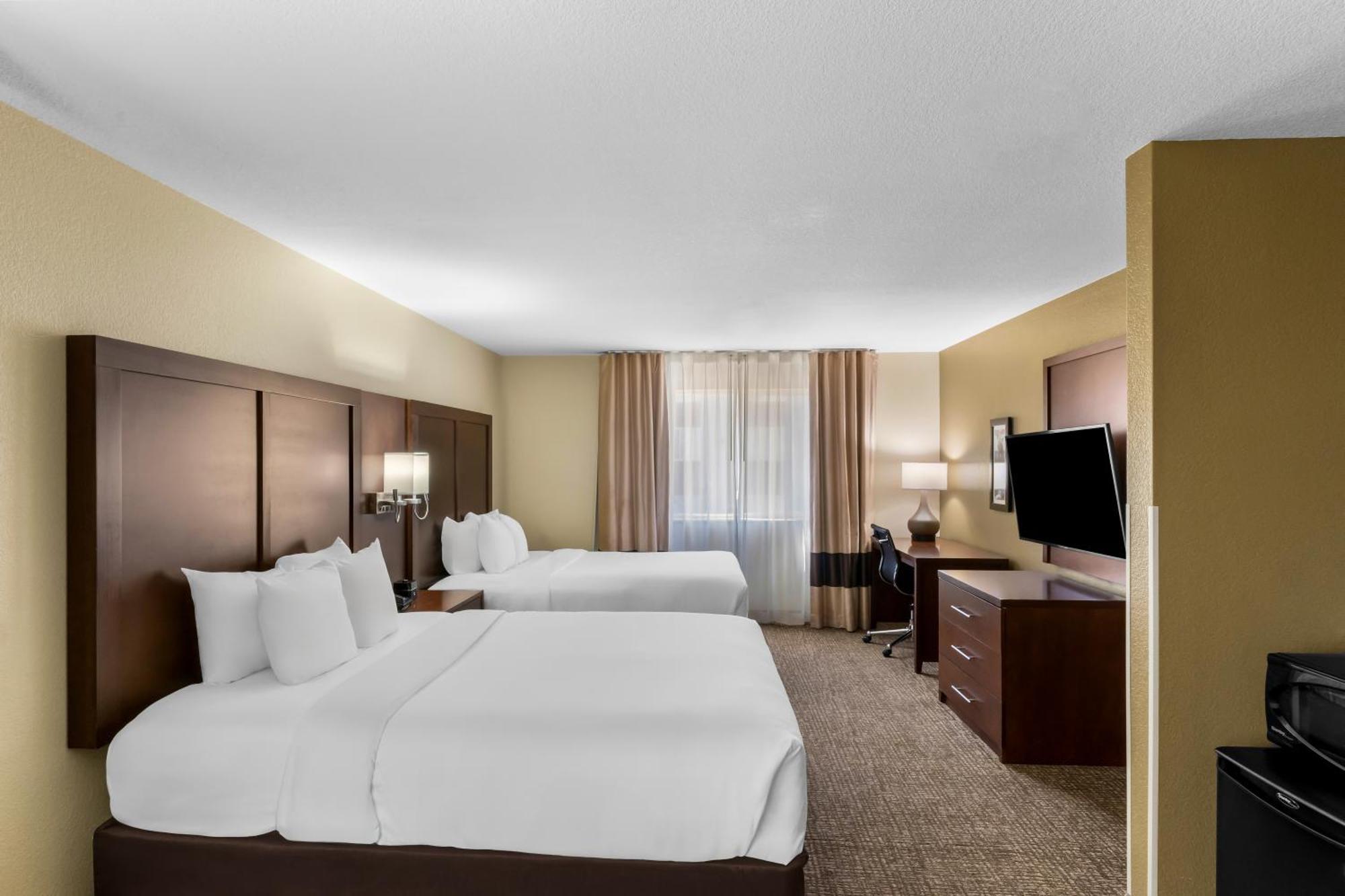 Comfort Inn & Suites Грийли Екстериор снимка