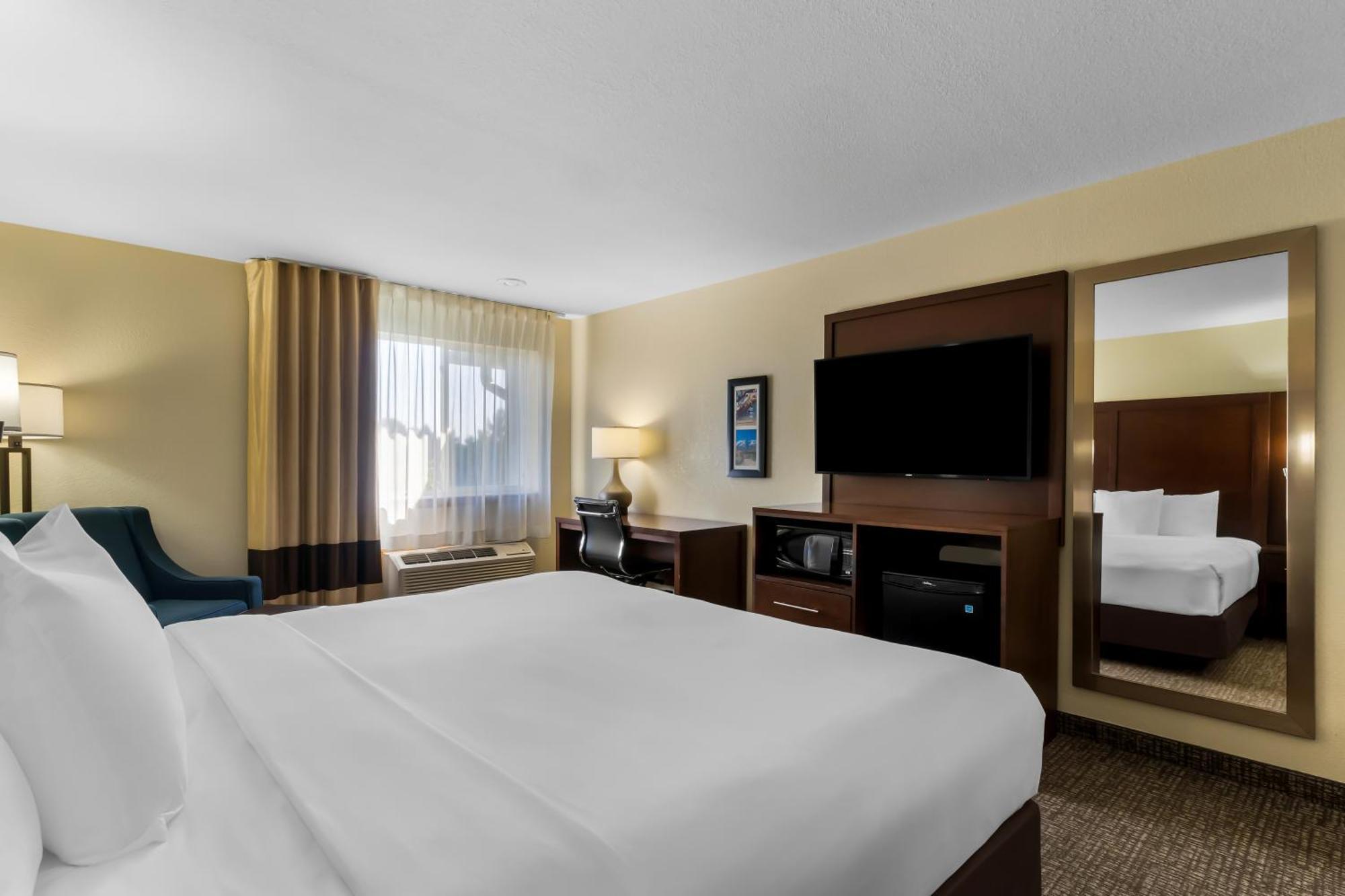 Comfort Inn & Suites Грийли Екстериор снимка