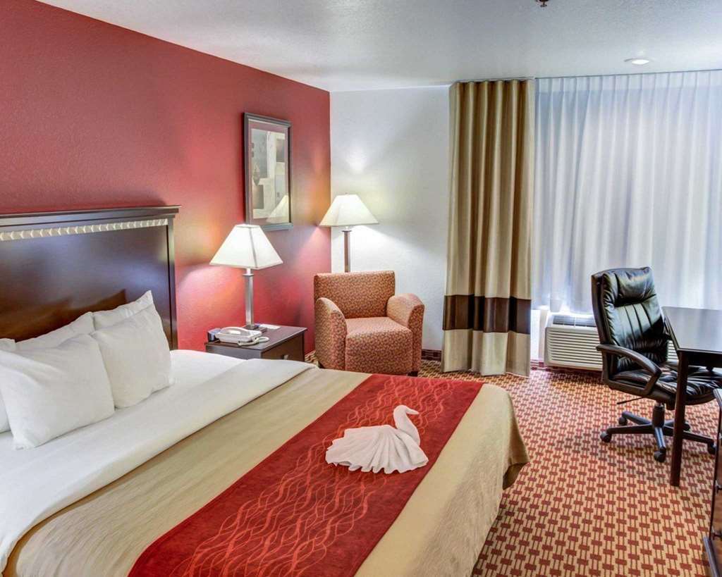 Comfort Inn & Suites Грийли Стая снимка